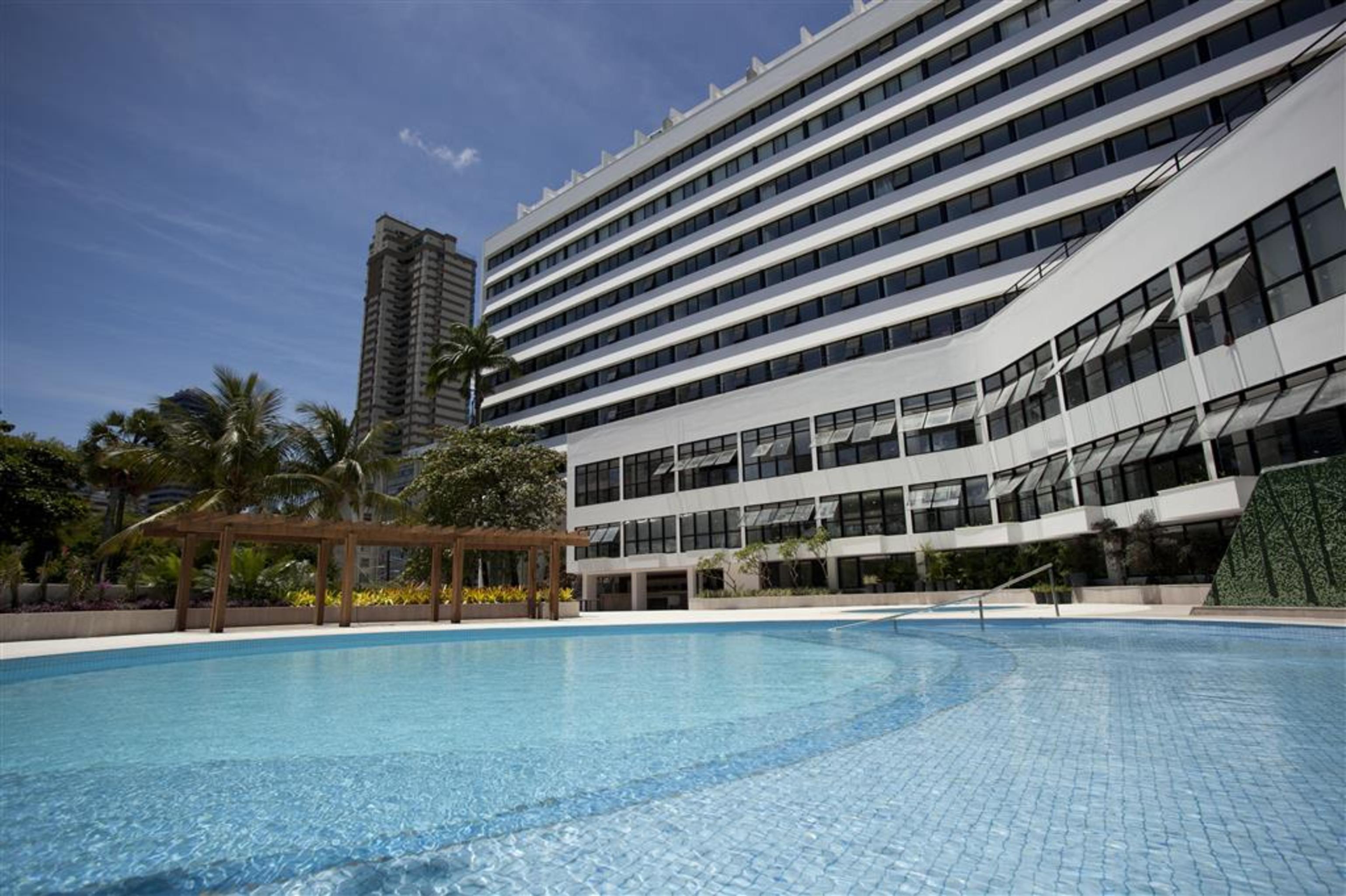 Wish Hotel Da Bahia Сальвадор Экстерьер фото The hotel's swimming pool