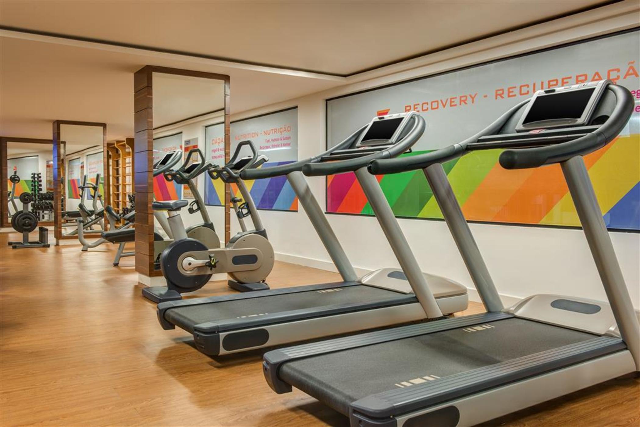 Wish Hotel Da Bahia Сальвадор Экстерьер фото The gym at the hotel