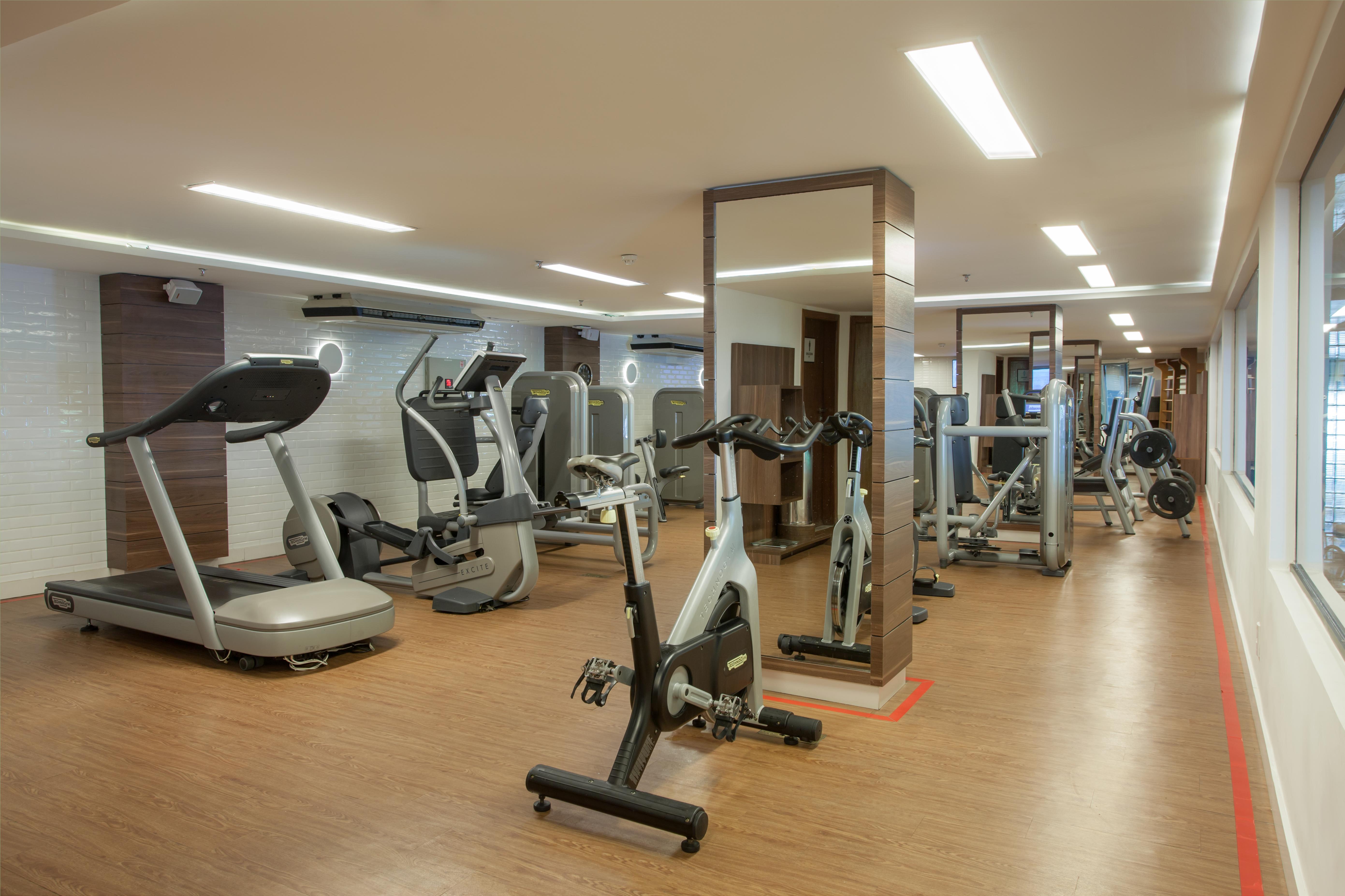 Wish Hotel Da Bahia Сальвадор Экстерьер фото The gym at the hotel