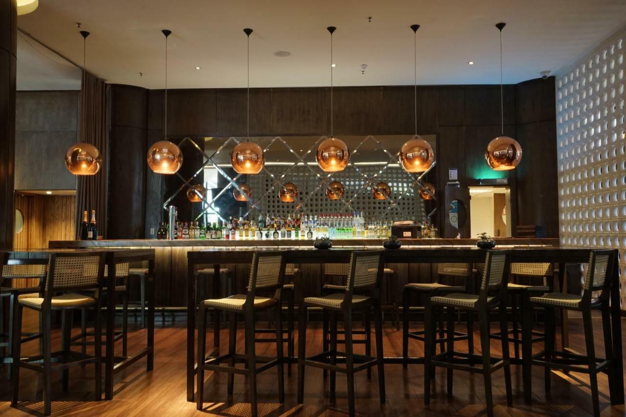 Wish Hotel Da Bahia Сальвадор Экстерьер фото The bar at the hotel